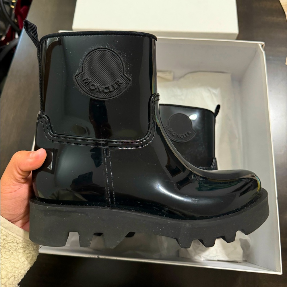 MONCLER GLOSSED-RUBBER RAIN BOOTS